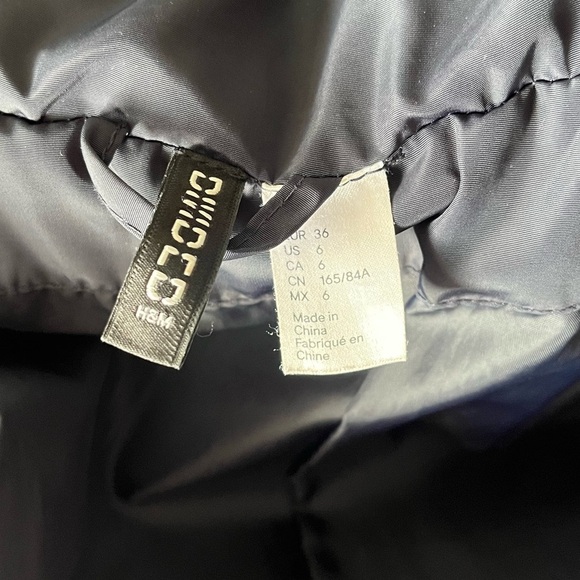 H&M Women's Navy Puffer Jacket with Faux Fur Trim - Picture 8 of 9